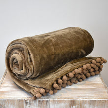 Load image into Gallery viewer, Pom Pom Throw - Earth Brown
